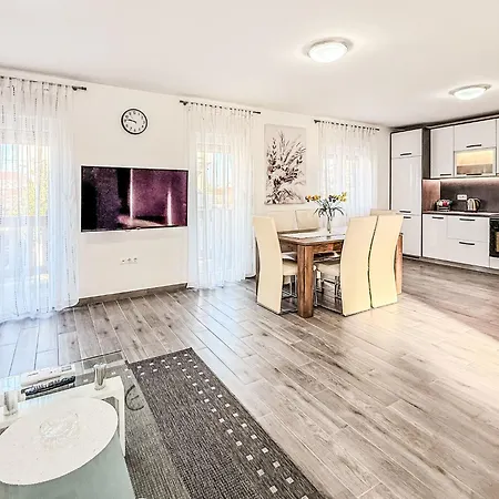 Sara By Interhome Appartement Zadar